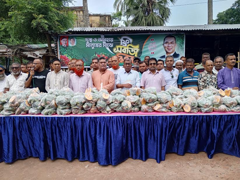 সাতক্ষীরায় বিএনপি’র উদ্যোগে দুঃস্থ ও অসহায় মানুষের মাঝে বিনামূল্যে সবজি বিতরণ