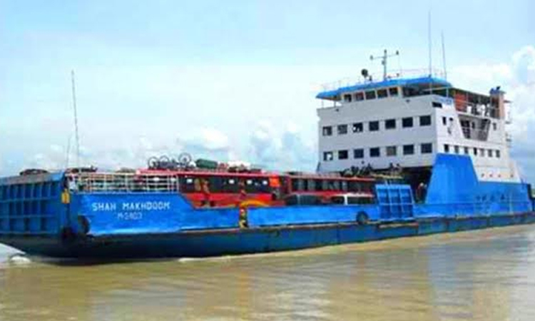 ভোলা-লক্ষ্মীপুর নৌরুটে নাব্যতা সংকটে দুর্ভোগ কাটেনি