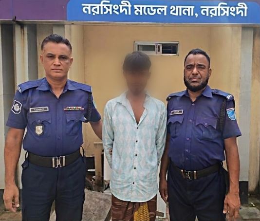 কুকুরের গলায় রশি দিয়ে ইট বেঁধে নদীতে ফেলার ঘটনায় দু’জন গ্রেফতার 