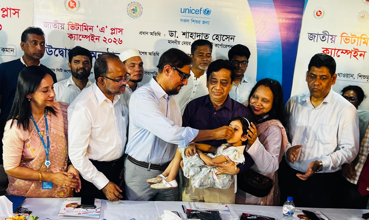 চট্টগ্রামে ভিটামিন ‘এ’ ক্যাপসুল নিতে কেন্দ্রগুলোতে ছিল শিশু ও অভিভাবকদের ভিড়