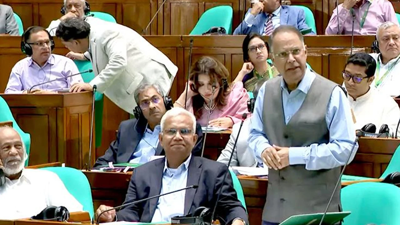 দুই বিদ্যুৎকেন্দ্র চালু হওয়ায় লোডশেডিং উল্লেখযোগ্যভাবে কমেছে : বিদ্যুৎ মন্ত্রী
