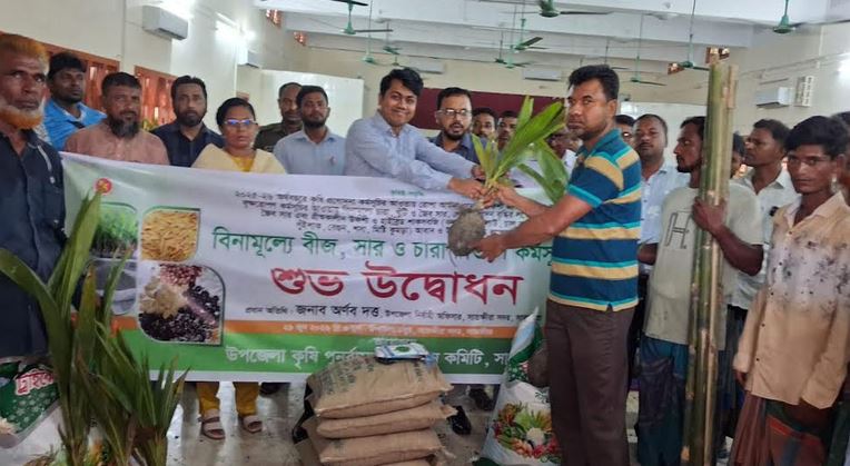সাতক্ষীরায় বীজ, সার ও চারা বিতরণ কর্মসূচির উদ্বোধন