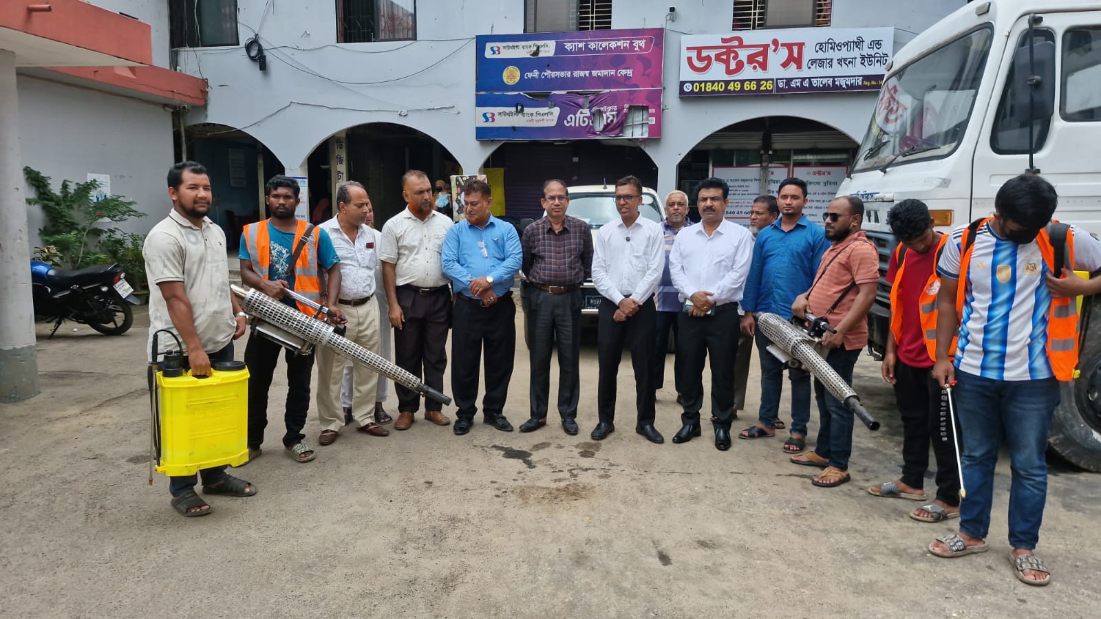 ফেনীতে ডেঙ্গু প্রতিরোধে মশক নিধন অভিযান শুরু