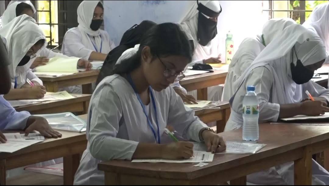নাটোরে এইচএসসি পরীক্ষা শুরু