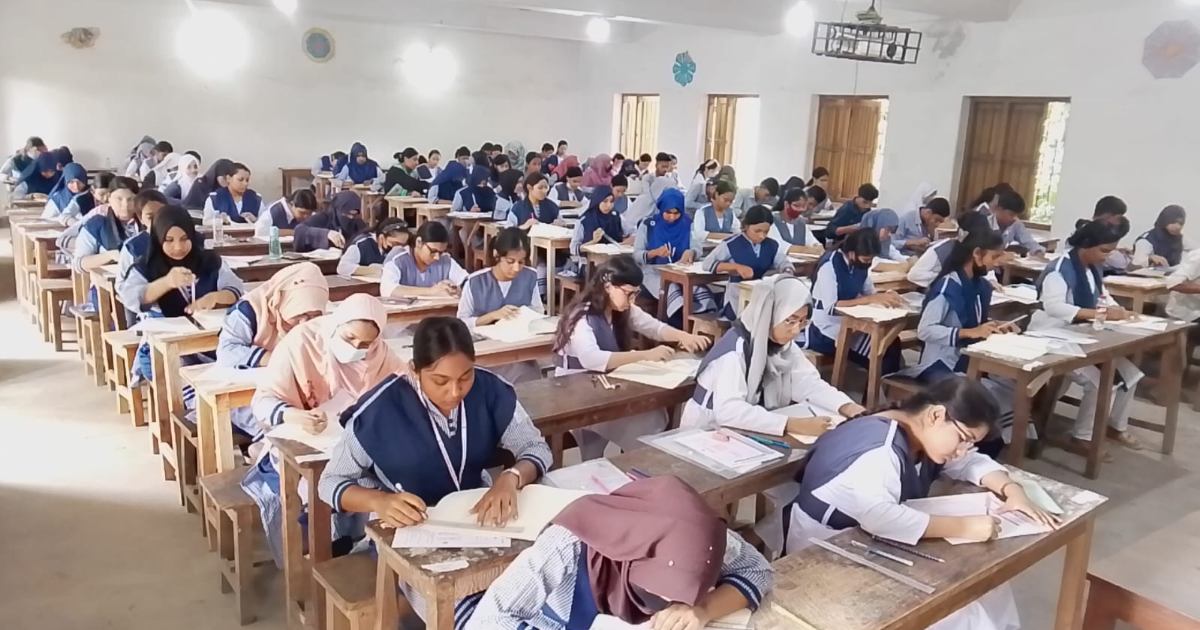 দিনাজপুর শিক্ষা বোর্ডে এইচএসসি পরীক্ষার্থী ১,১৩,৪৭৯ জন