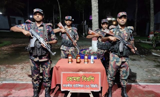 সাতক্ষীরা সীমান্তে ভারতীয় মালামাল জব্দ 