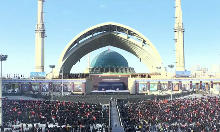 শোকযাত্রার আগে আয়াতুল্লাহ আলী খামেনির জানাজায় জনতার ঢল 