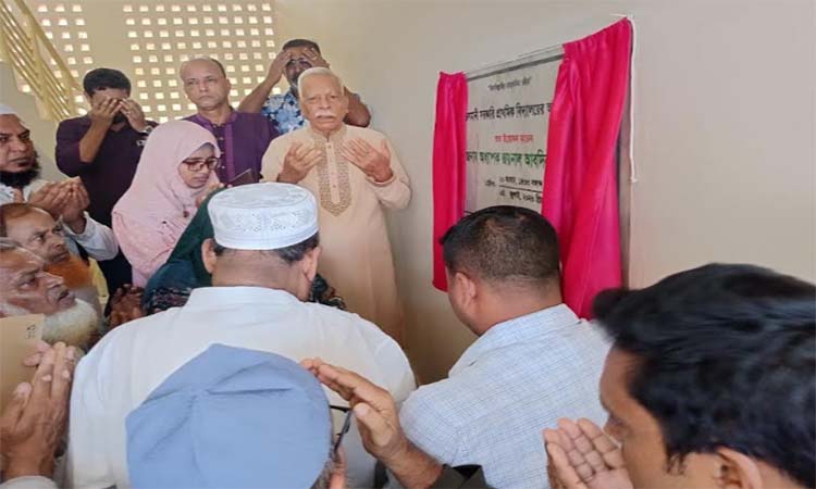 ফেনীতে আরো দু’টি প্রাথমিক বিদ্যালয়ের নতুন ভবন উদ্বোধন