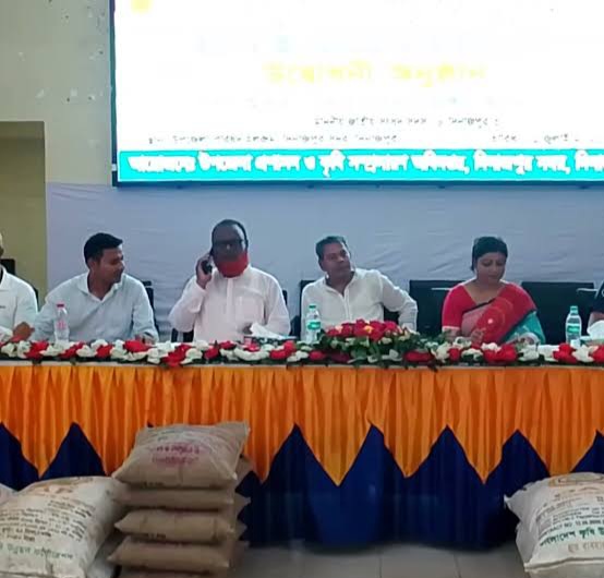 দিনাজপুরে কৃষকের মাঝে আমন বীজ ও চারা বিতরণ