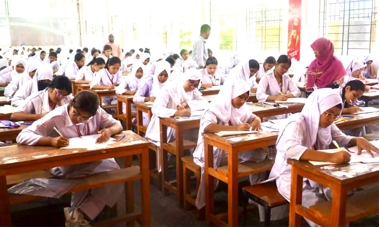 এইচএসসি ও সমমান পরীক্ষার দ্বিতীয় দিনে অনুপস্থিত সাড়ে ২৭ হাজার, বহিষ্কার ১৭