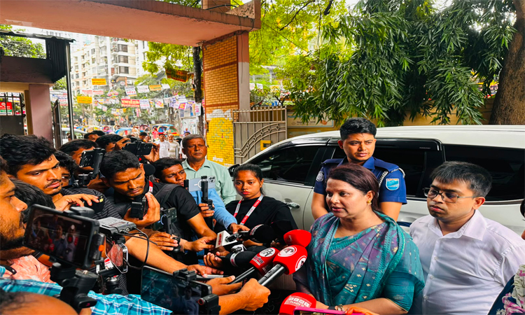 প্রশ্ন ফাঁসের গুজব ছড়িয়ে বিভ্রান্তি সৃষ্টি করলে কঠোর ব্যবস্থা: ডিসি ফরিদা