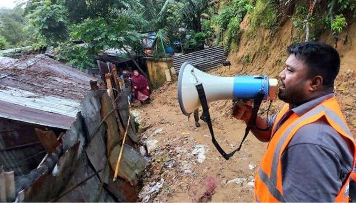 চট্টগ্রামে পাহাড়ধসের শঙ্কায় ঝুঁকিপূর্ণ এলাকায় মাইকিং