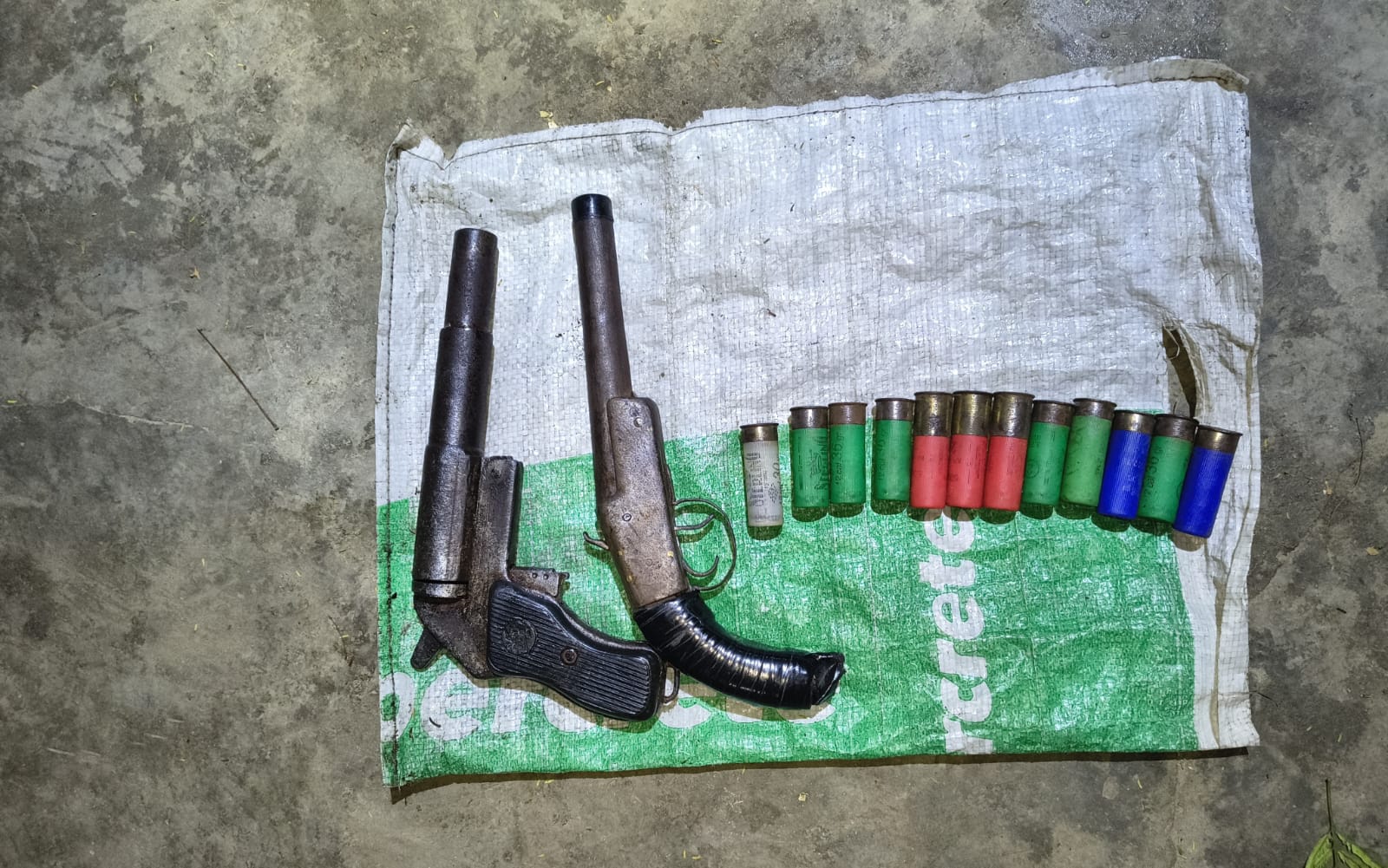 চাঁদপুরে দুটি শর্টগান ও ১২ রাউন্ড গুলি উদ্ধার