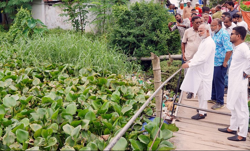 খুলনায় ময়ূর নদীর ওপর ঝুঁকিপূর্ণ ব্রিজ পরিদর্শন কেসিসি প্রশাসকের