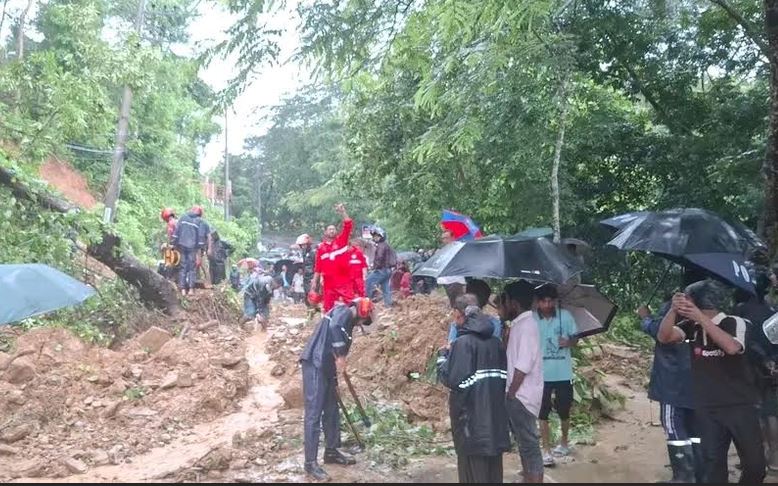 বান্দরবানের সঙ্গে চট্টগ্রাম-ঢাকা-কক্সবাজারের সড়ক যোগাযোগ বিচ্ছিন্ন
