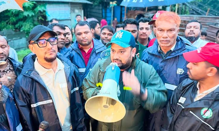 ক্ষতিগ্রস্ত মানুষের দ্বারে দ্বারে ত্রাণ পৌঁছে দেওয়া হবে : মীর হেলাল
