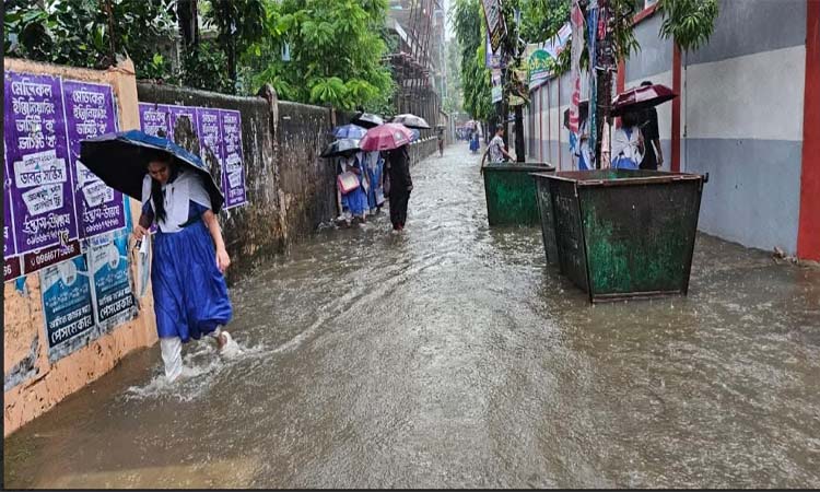 টানা বৃষ্টিতে পটিয়ার বিস্তীর্ণ এলাকা প্লাবিত, জনদুর্ভোগ 