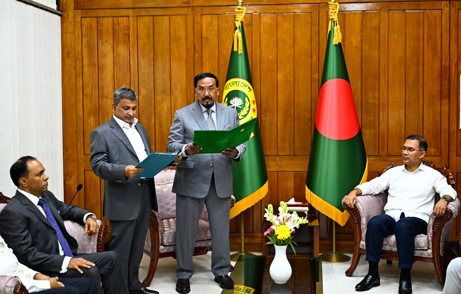 চট্টগ্রাম-২ আসনের সংসদ সদস্য সরোয়ার আলমগীরের শপথ গ্রহণ অনুষ্ঠিত