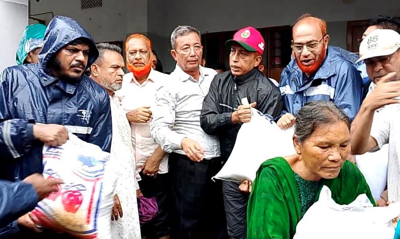 রাঙ্গামাটিতে বন্যা দুর্গতদের মধ্যে বিএনপির ত্রাণ বিতরণ 