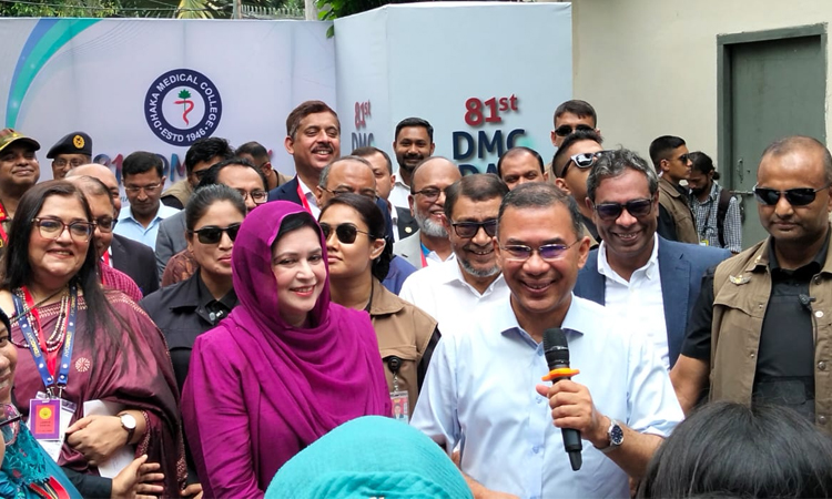 জুবাইদার স্মৃতিবিজড়িত হোস্টেলে প্রধানমন্ত্রী, শিক্ষার্থীদের উচ্ছ্বাস