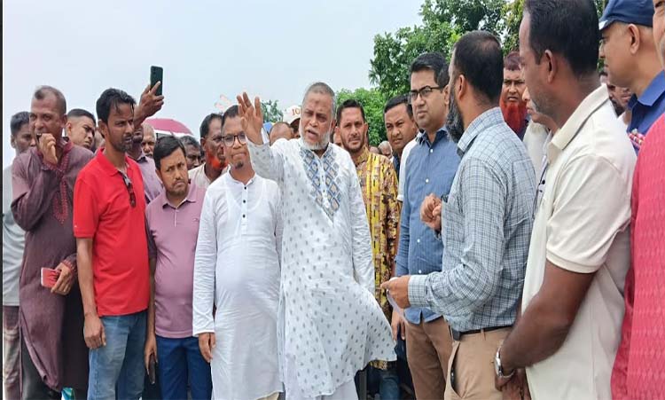 হবিগঞ্জের খোয়াই নদীর বিভিন্ন ফাটল পরিদর্শনে হুইপ জিকে গউছ
