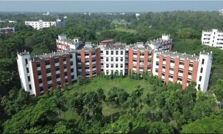 বেরোবিতে হয়নি সমাবর্তন, টাকা ফেরত পেলেন শিক্ষার্থীরা