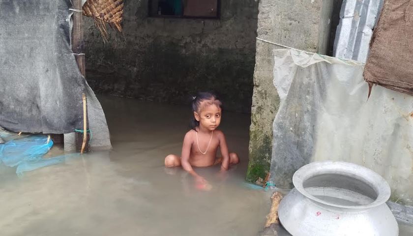 মনপুরায় পানিবন্দি দূর্গতদের সহায়তার উদ্যোগ নিচ্ছেন এমপি নুরুল ইসলাম নয়ন