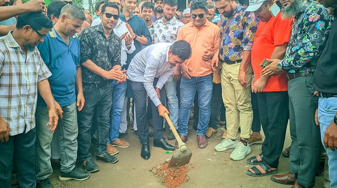 রংপুরে  জাহাজ কোম্পানি মোড়-মাহিগঞ্জ সাতমাথা সড়কের সংস্কার শুরু 