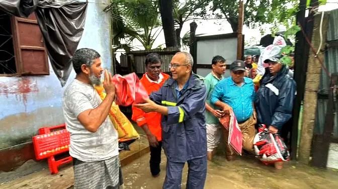 বন্যায় ক্ষতিগ্রস্ত মানুষের পাশে দাঁড়ানো নৈতিক দায়িত্ব : মোনায়েম মুন্না
