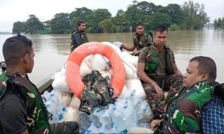 চট্টগ্রামের বন্যা কবলিত এলাকায় সেনাবাহিনীর মানবিক সহায়তা অব্যাহত