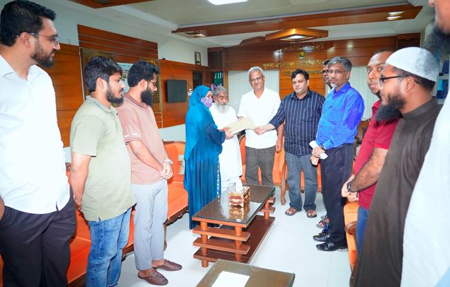 কুয়েটের প্রয়াত শিক্ষার্থী রেজওয়ানুলের পরিবারকে ৫ লাখ টাকা সহায়তা