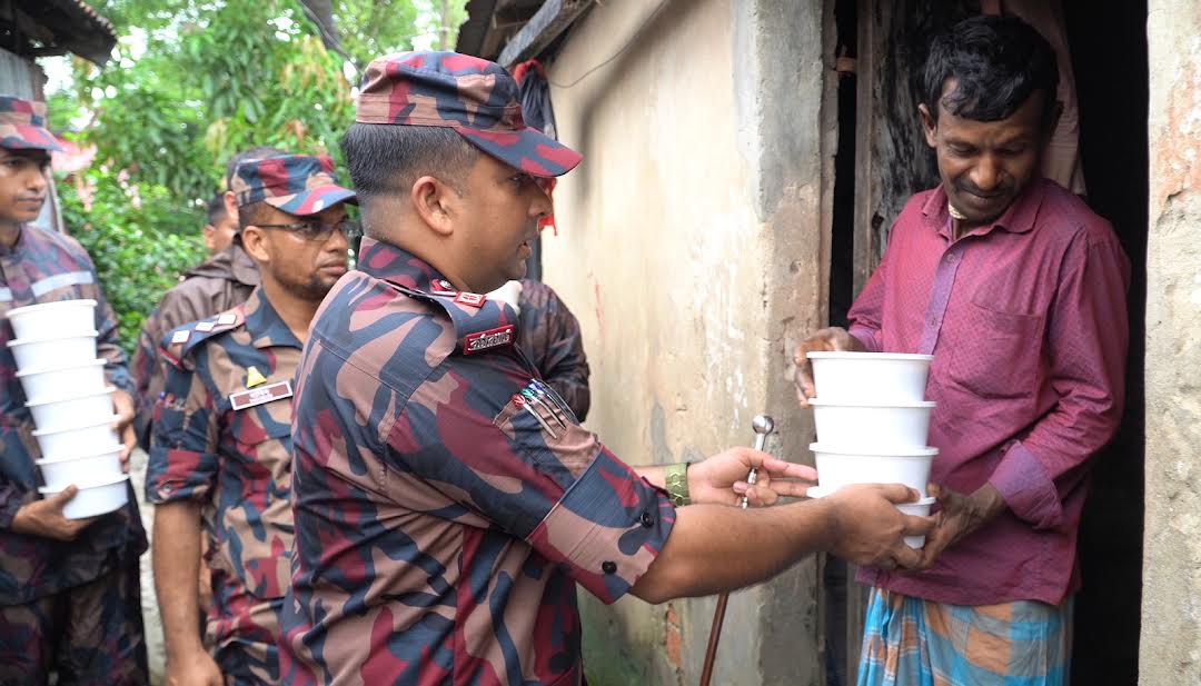 হবিগঞ্জে বন্যাদুর্গতদের পাশে বিজিবি