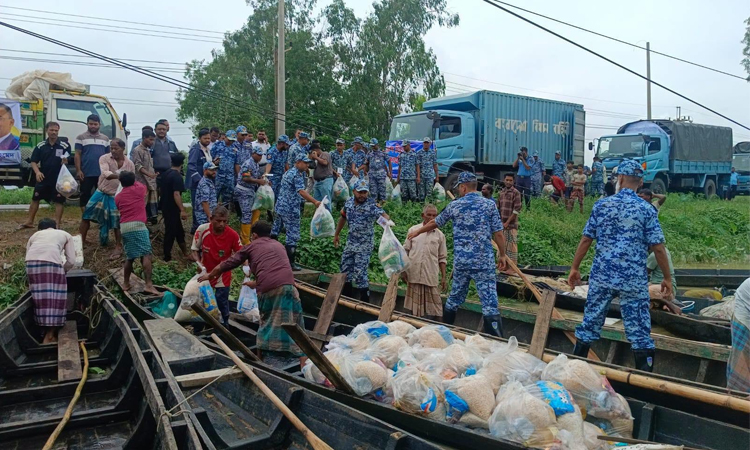 বন্যাকবলিত এলাকায় মানবিক সহায়তায় বাংলাদেশ বিমান বাহিনী