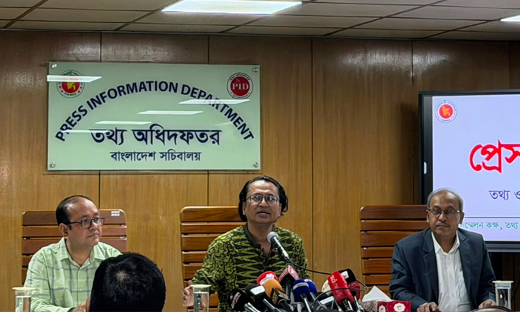 শেখ হাসিনাকে দেশে ফিরিয়ে এনে বিচার নিশ্চিত করতে চায় সরকার : তথ্য উপদেষ্টা