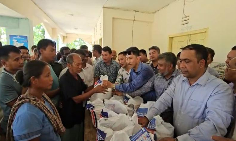 বিলাইছড়ির ক্ষতিগ্রস্ত দুর্গম ফারুয়া ইউনিয়ন পরিদর্শনে দীপেন দেওয়ান এমপি