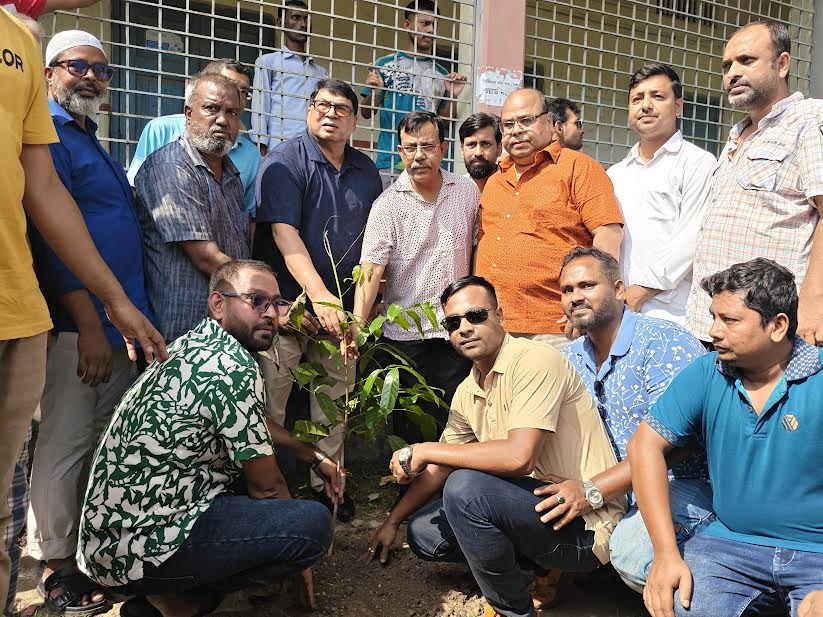 গাইবান্ধায় ছাত্রদলের বৃক্ষরোপণ ও ক্রীড়া সামগ্রী বিতরণ