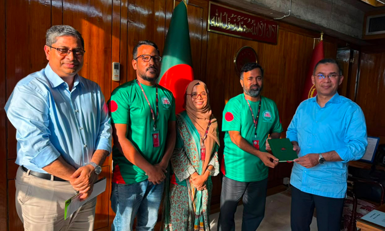 প্রধানমন্ত্রীর সঙ্গে বিডি ক্লিন প্রতিনিধিদলের সৌজন্য সাক্ষাৎ