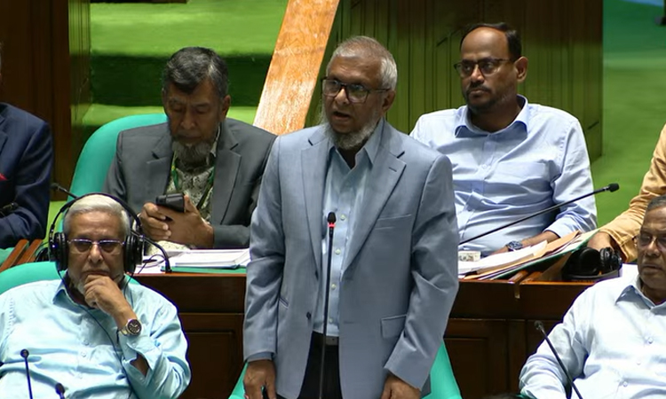 প্রবাসীদের হয়রানিমুক্ত সেবা নিশ্চিতে আন্তঃমন্ত্রণালয় কমিটি গঠন করা হবে : প্রবাসী কল্যাণমন্ত্রী