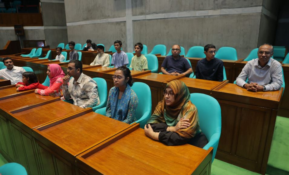 এআই অলিম্পিয়াডে স্বর্ণপদকজয়ীদের সংসদ অধিবেশন দেখার ইচ্ছা পূরণ করলেন প্রধানমন্ত্রী