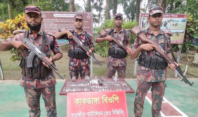 সাতক্ষীরা সীমান্তে সাড়ে ৩৪ লাখ টাকার মোবাইল পার্টস জব্দ
