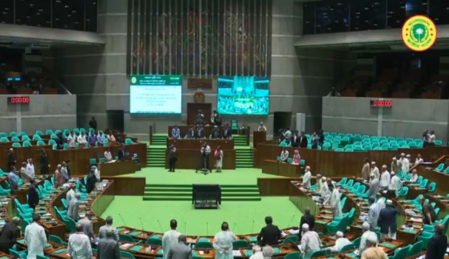 দেশীয় সুতা ও বস্ত্র উৎপাদন বাড়াতে নানা প্রকল্প বাস্তবায়ন করছে সরকার : বস্ত্র ও পাটমন্ত্রী