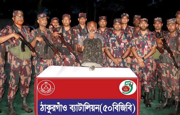 দিনাজপুরে ৩৫ কেজির কষ্টিপাথরের মূর্তি উদ্ধার 