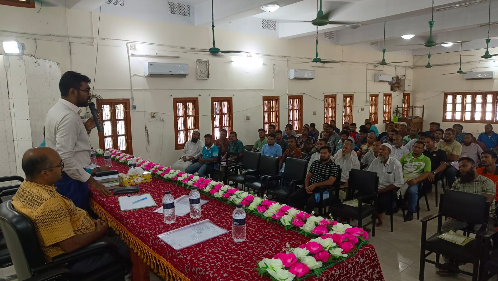 সাতক্ষীরায় পেশাজীবী চালকদের দক্ষতা ও সচেতনতা বিষয়ক প্রশিক্ষণ