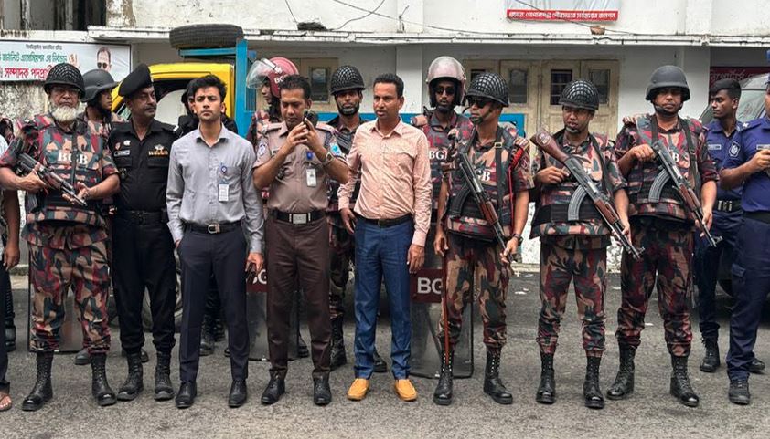 গোপালগঞ্জে নিরাপত্তা জোরদারে ৫ প্লাটুন বিজিবি মোতায়েন