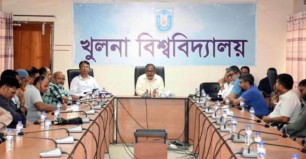 খুবিতে অ্যাওয়ার্ডপ্রাপ্ত শিক্ষকদের সঙ্গে উপাচার্যের মতবিনিময়