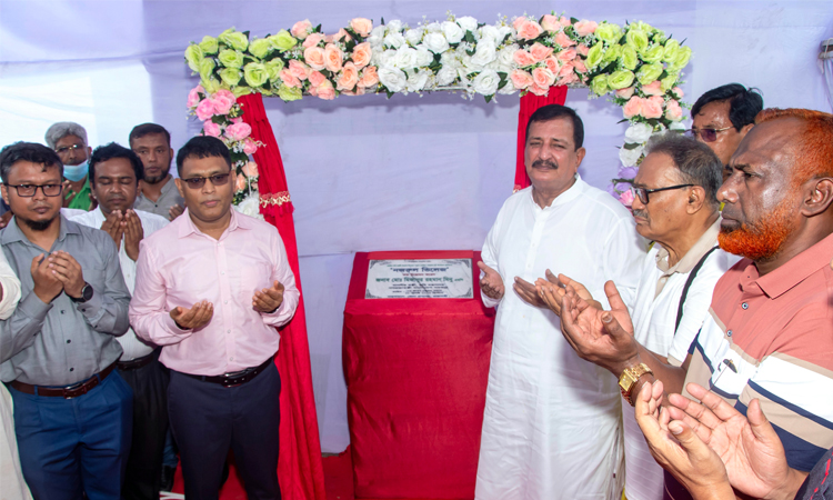 ‘নজরুল ভিলেজ’-এর ফলক উন্মোচন করলেন ভূমিমন্ত্রী