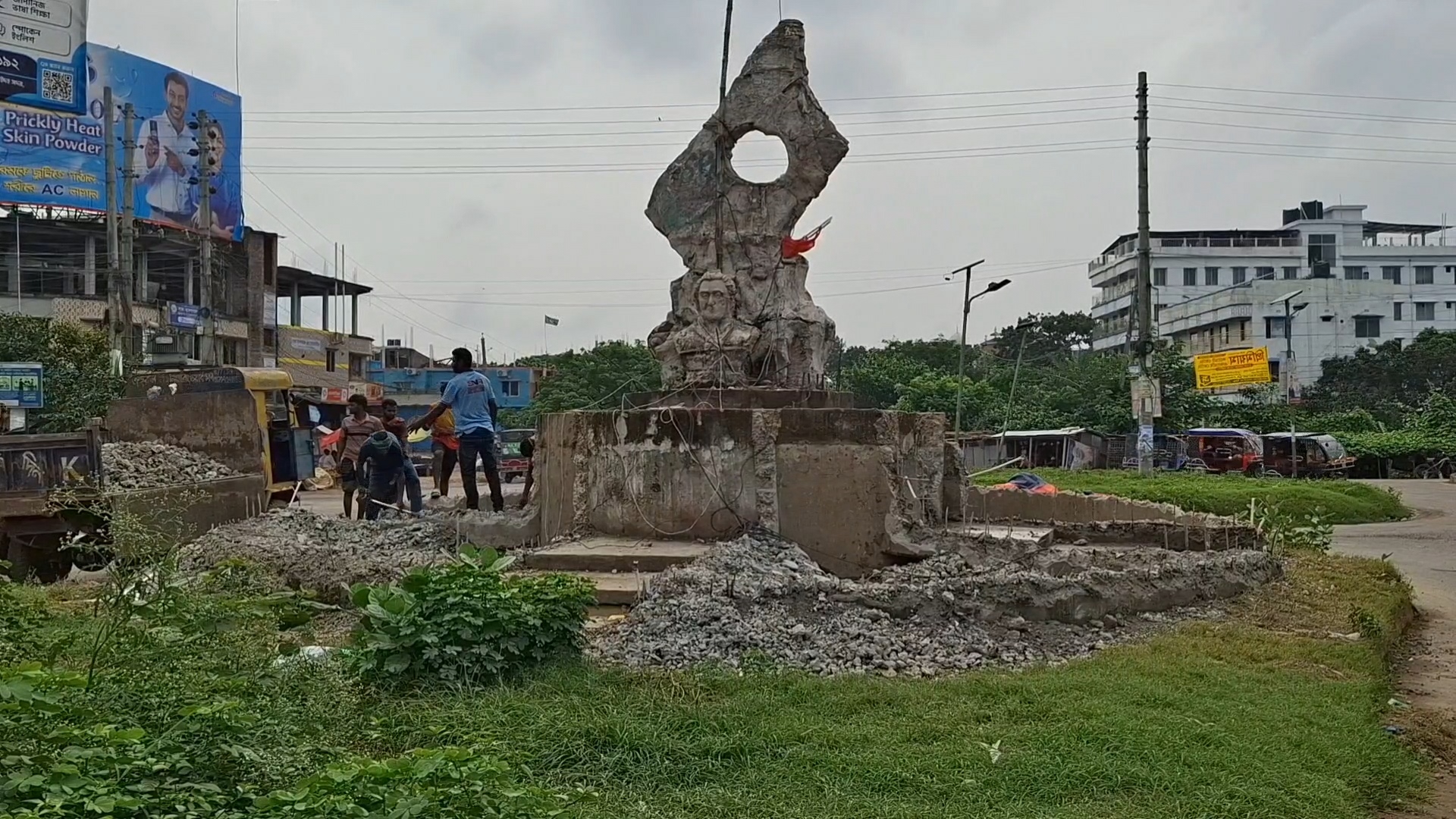 ঝিনাইদহে বীরশ্রেষ্ঠ হামিদুরের ভাস্কর্য প্রতিস্থাপনের উদ্যোগ, চূড়ান্ত সিদ্ধান্ত আগামীকাল 