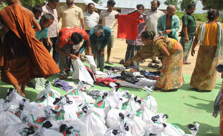 খাগড়াছড়ির মাটিরাঙ্গায় বন্যার্তদের পাশে ব্র্যাক বিশ্ববিদ্যালয়ের স্বেচ্ছাসেবী দল