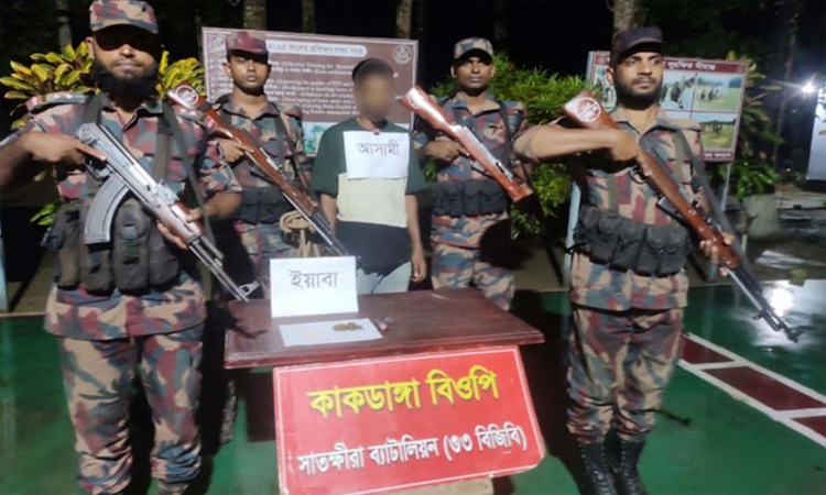 সাতক্ষীরা সীমান্তে ভারতীয় মালামাল জব্দ, আটক ১  