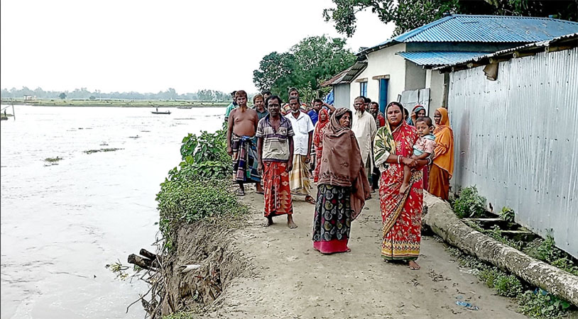 করতোয়া নদীর ভাঙন ঠেকাতে প্রশাসনের দ্রুত হস্তক্ষেপ চান বাসিন্দারা 